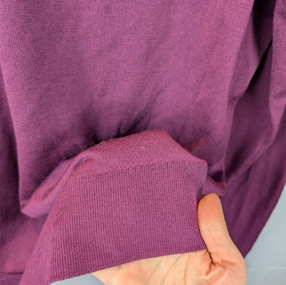 John Smedley Men's Purple V-Neck Sweater Size XL In EUC - Picture 10 of 10
